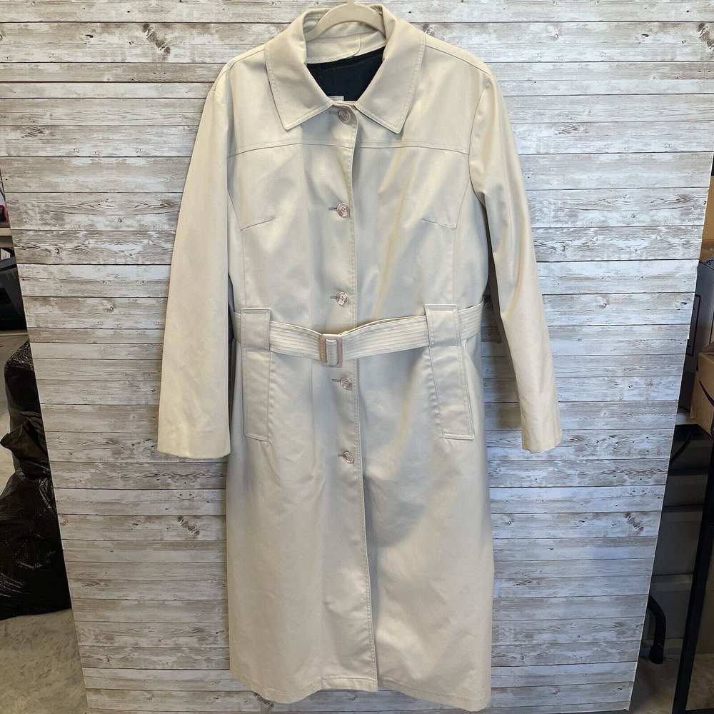 Classic Women's Trench Coat in Cream
